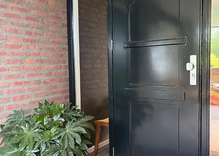 Uilzicht Отель Велден